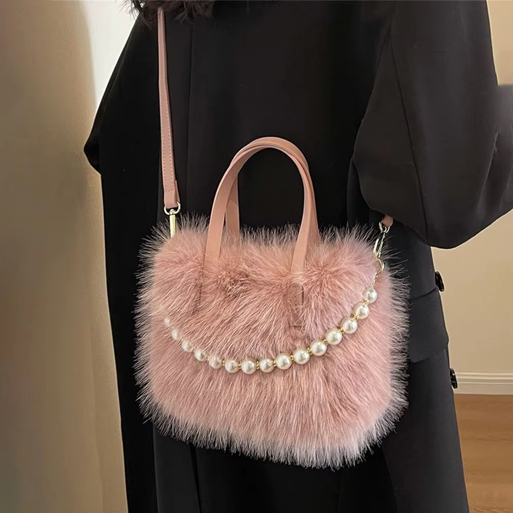 Collet – Furry Pearl Chain Bag