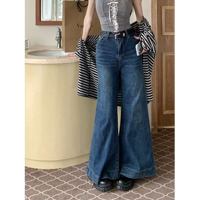 Clara – High-Waisted Vintage Straight Jeans