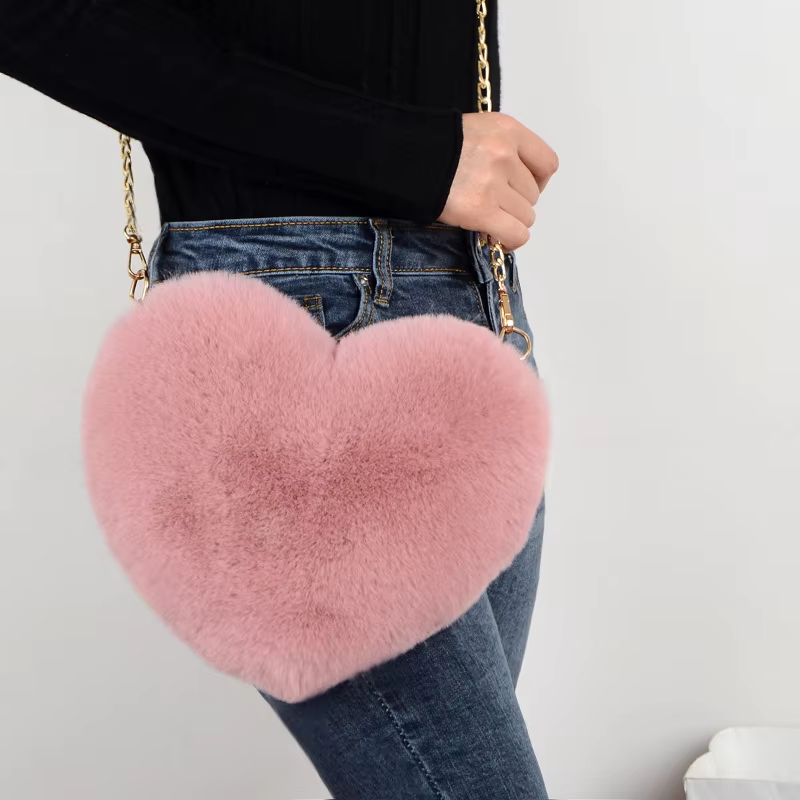 Bella – Heart-Shaped Faux Fur Bag