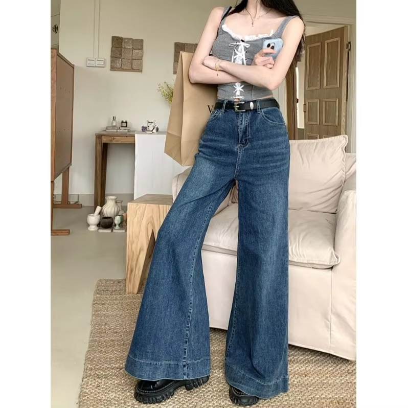 Clara – High-Waisted Vintage Straight Jeans