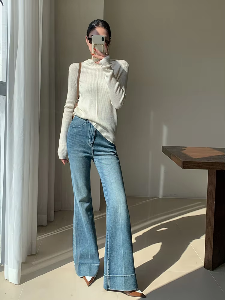 Leah – 90s Retro High-Waisted Flare Jeans