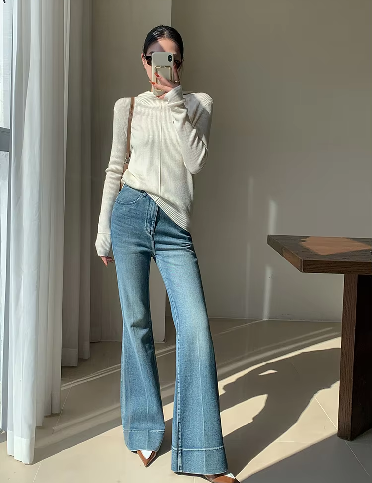 Leah – 90s Retro High-Waisted Flare Jeans