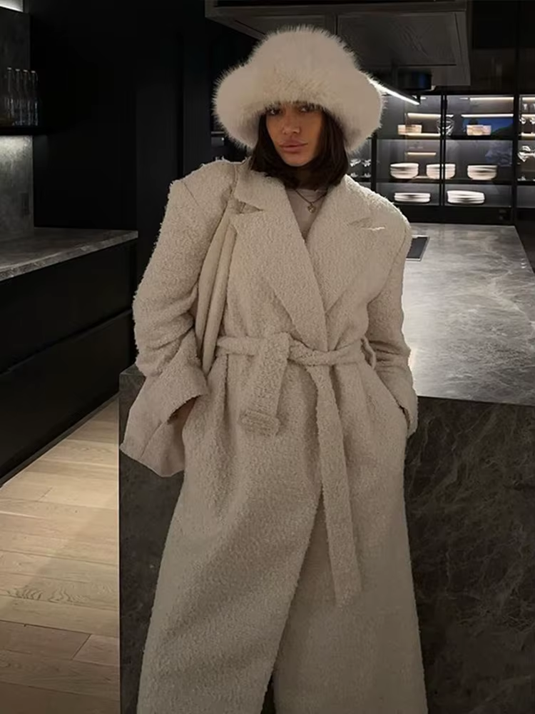 Diana – 2024 White Lamb Wool Coat