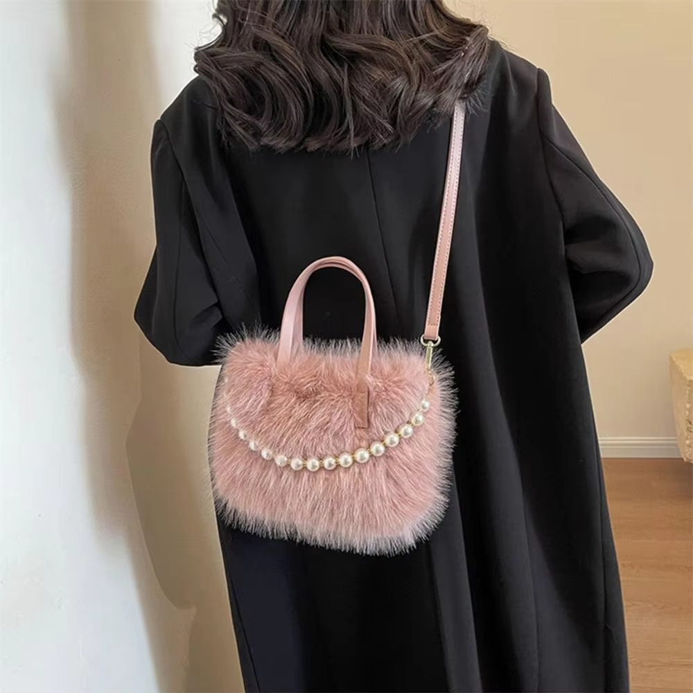 Collet – Furry Pearl Chain Bag