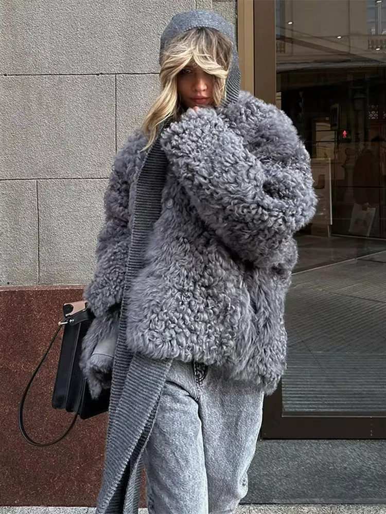 Elise – Elegant Grey Faux Fur Coat