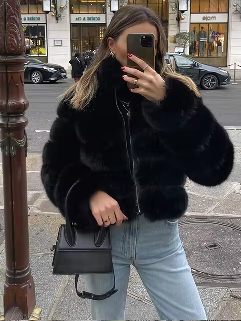 Isabella – Chic Faux Fur Jacket