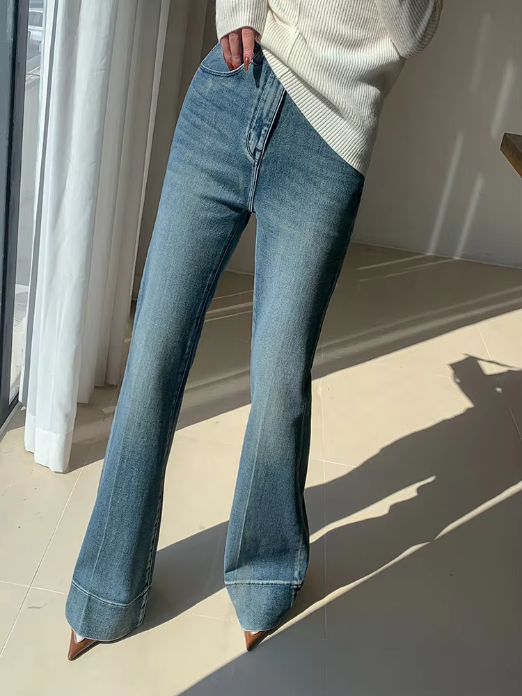 Leah – 90s Retro High-Waisted Flare Jeans