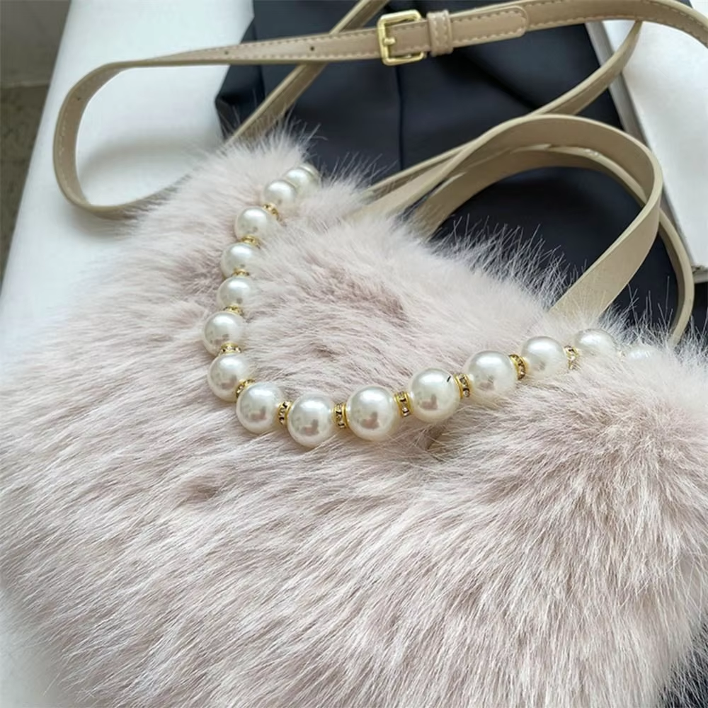 Collet – Furry Pearl Chain Bag