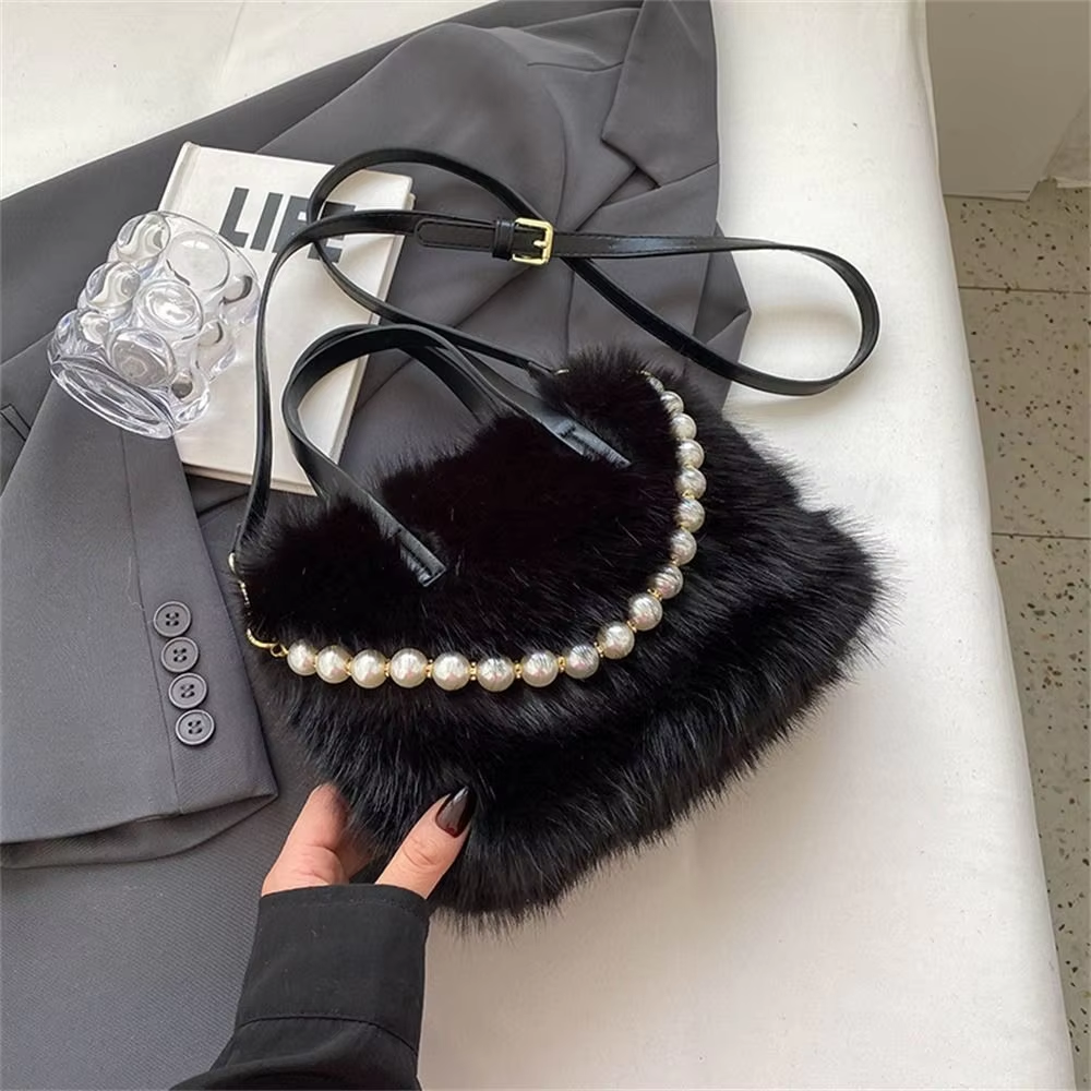 Collet – Furry Pearl Chain Bag