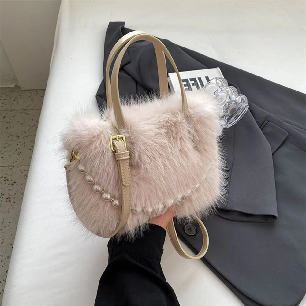 Collet – Furry Pearl Chain Bag