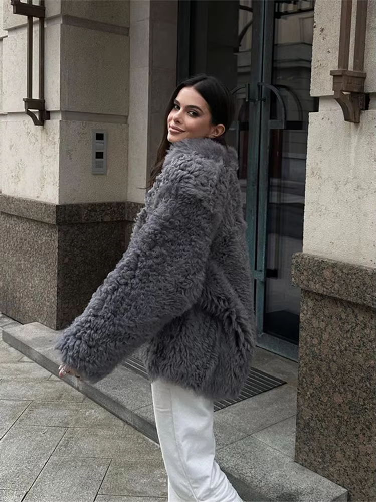 Elise – Elegant Grey Faux Fur Coat