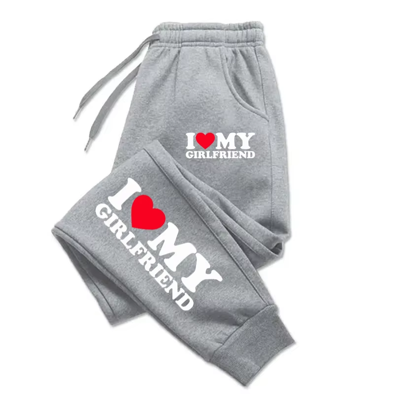 Spodnie męskie | Wygodne spodnie jogger unisex z kieszeniami „I Love My Girlfriend”.