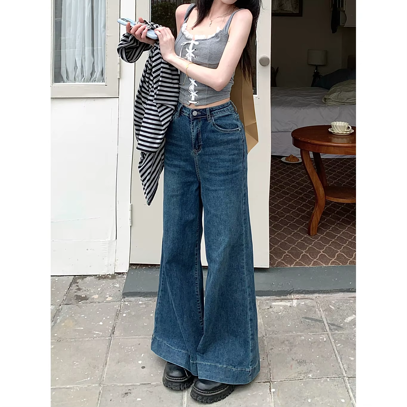 Clara – High-Waisted Vintage Straight Jeans