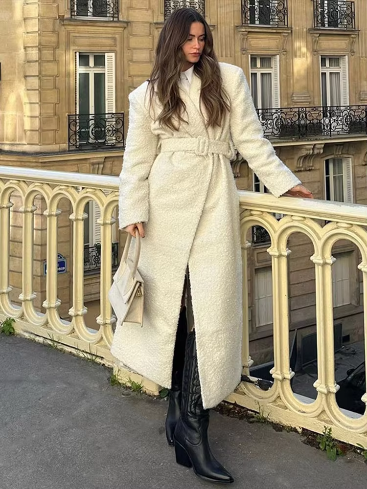 Diana – 2024 White Lamb Wool Coat