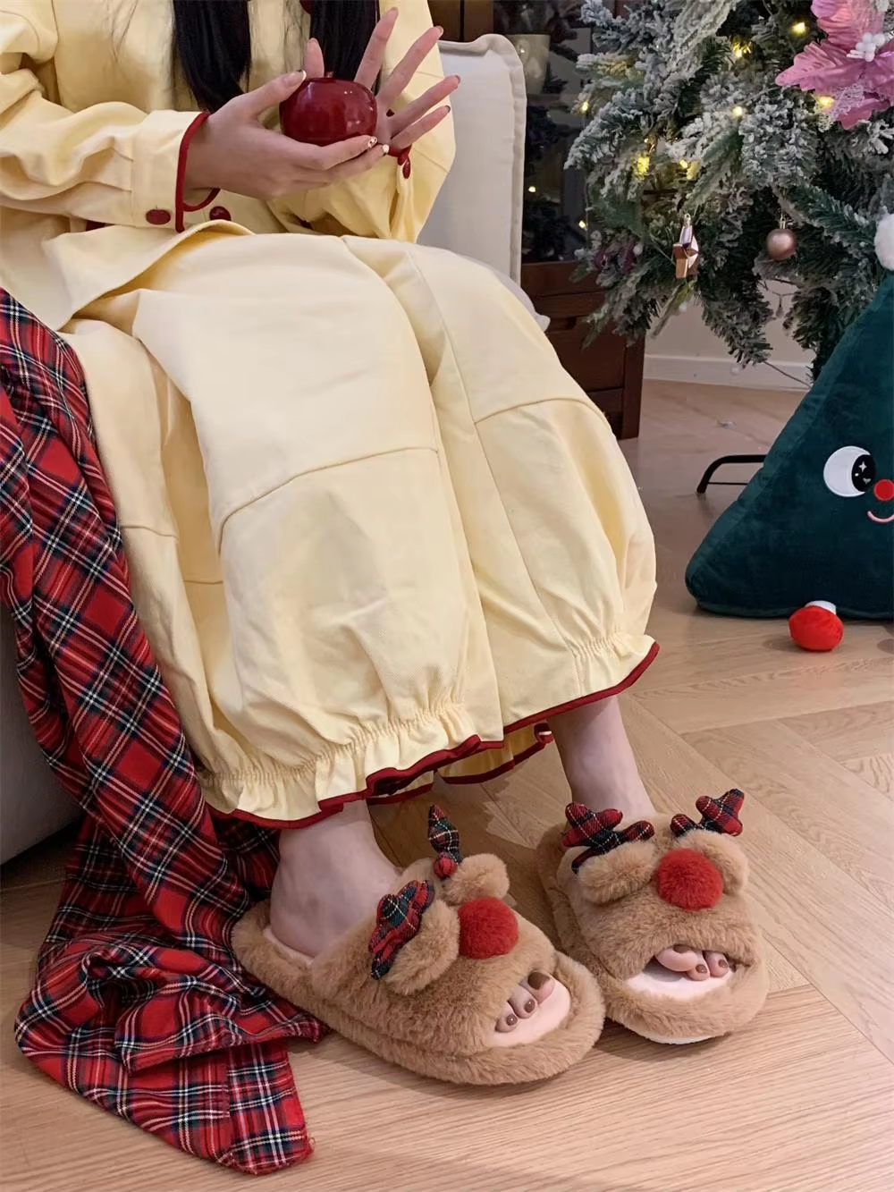 Alex & Emma – Christmas Reindeer Slippers