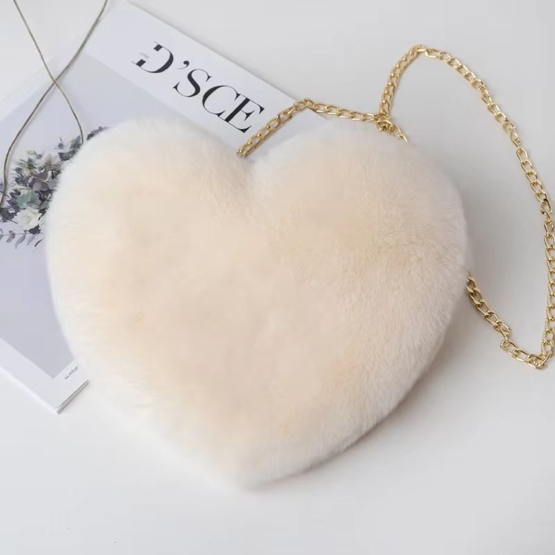 Bella – Heart-Shaped Faux Fur Bag