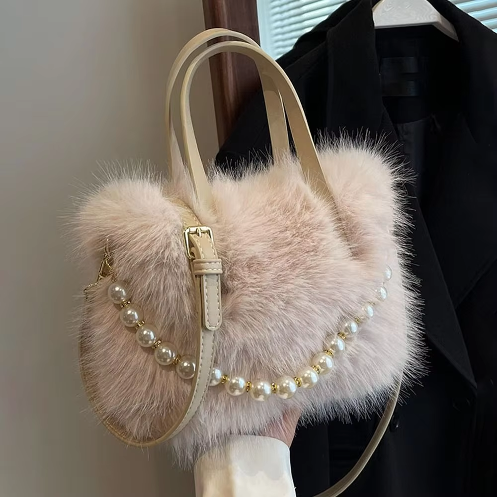 Collet – Furry Pearl Chain Bag