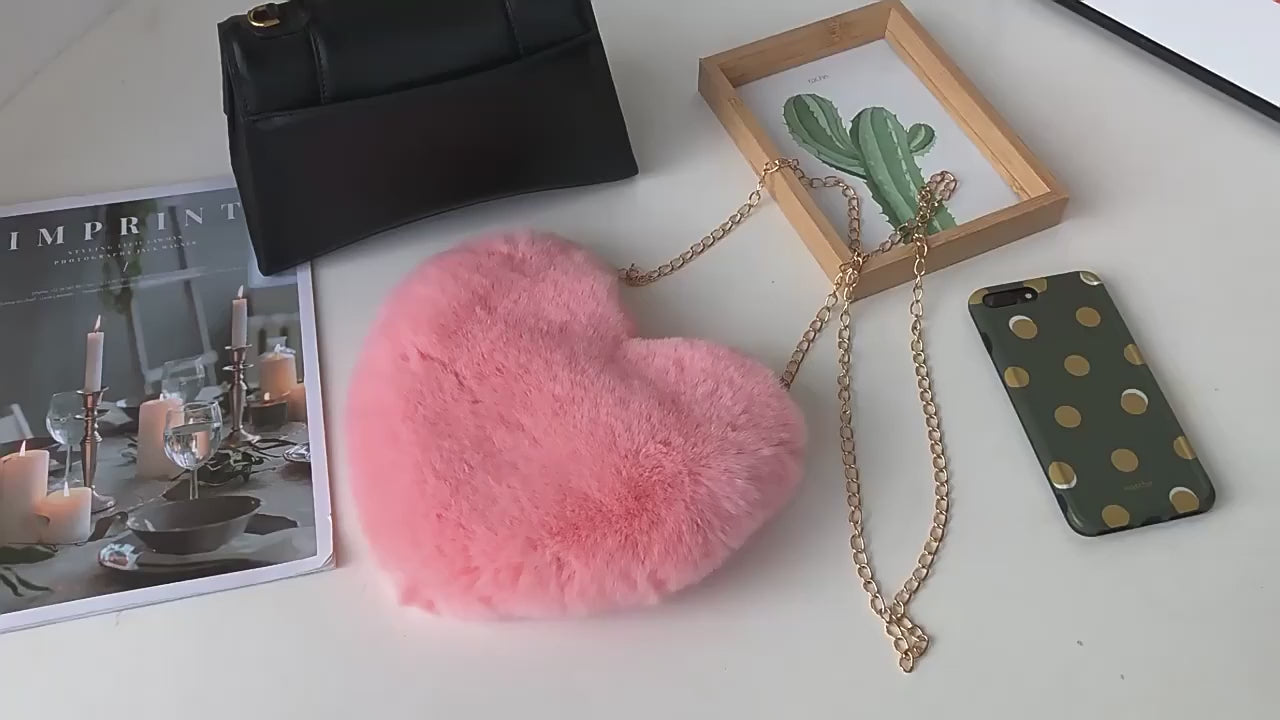 Bella – Heart-Shaped Faux Fur Bag